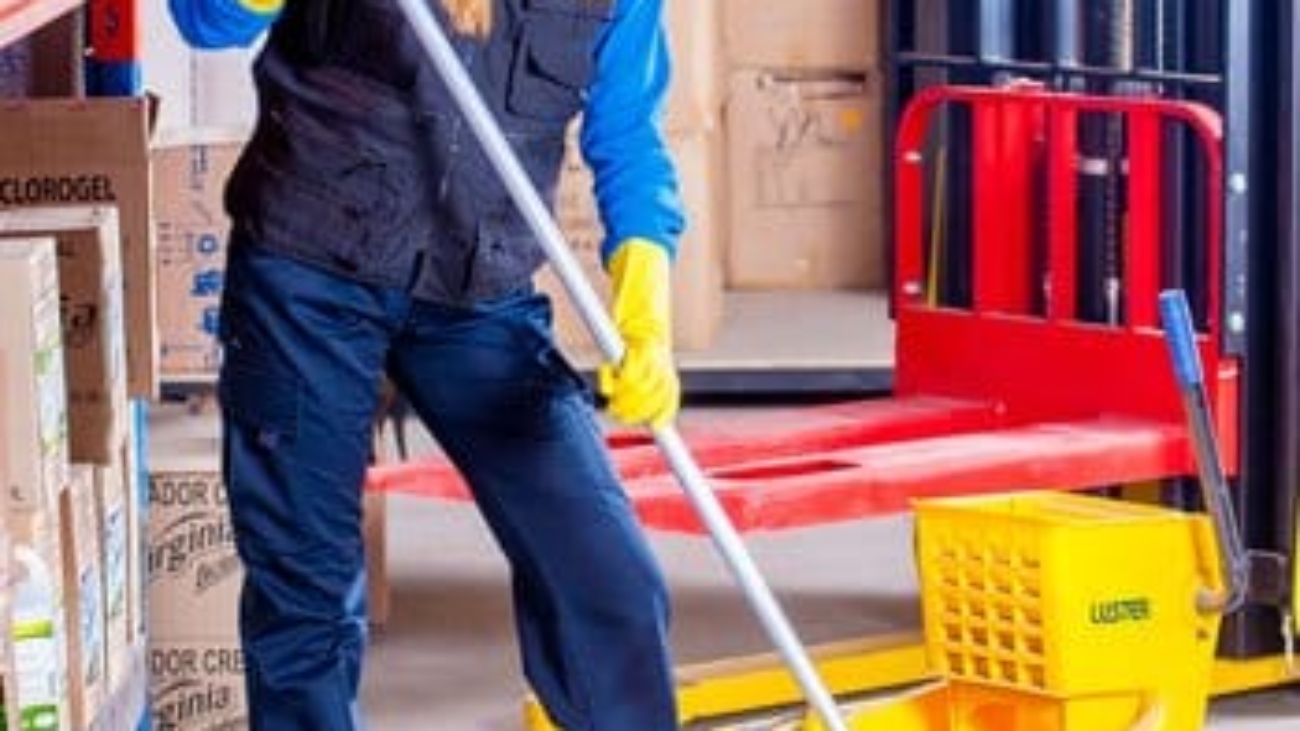 warehouse-worker-cleaning