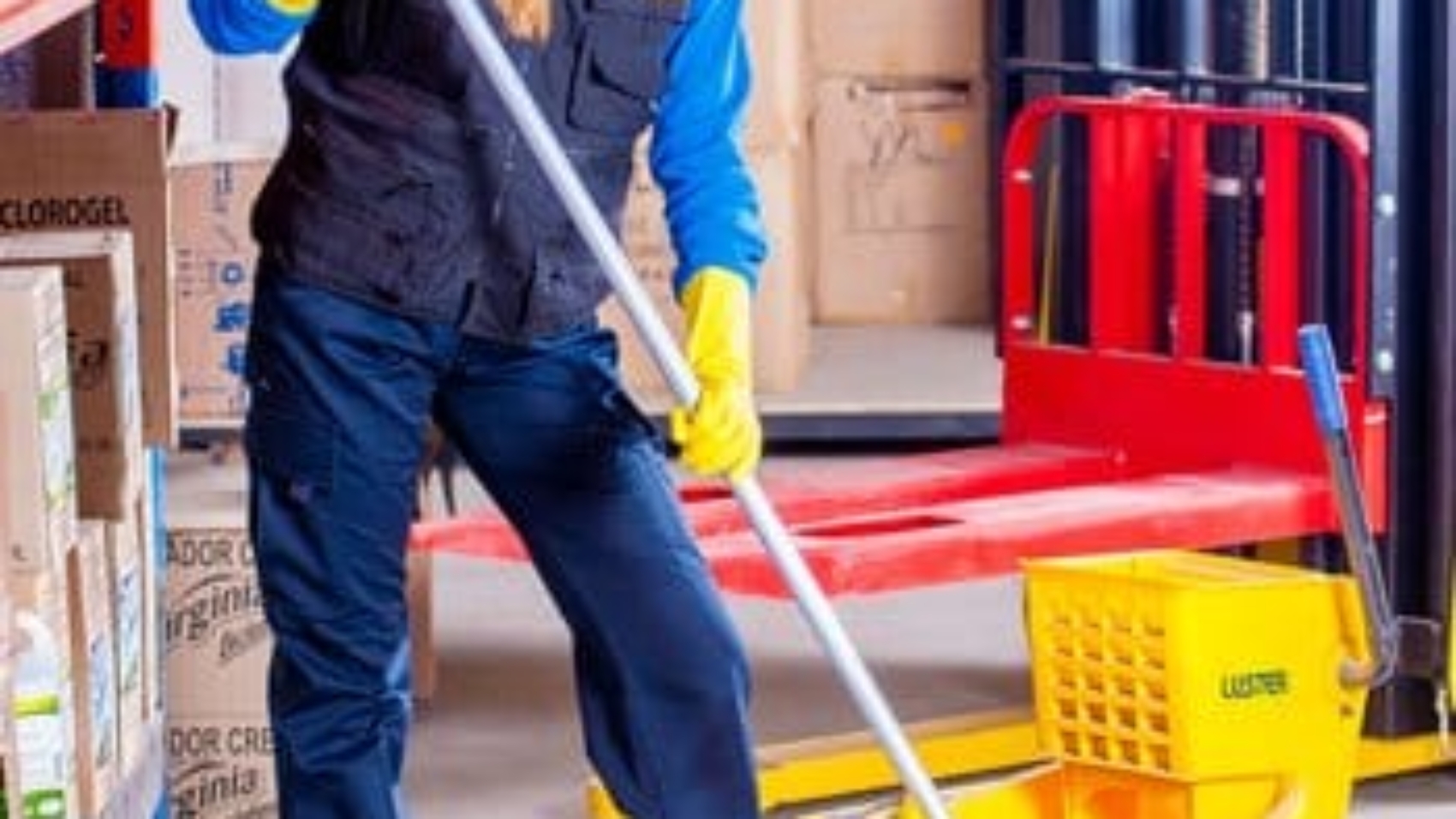 warehouse-worker-cleaning