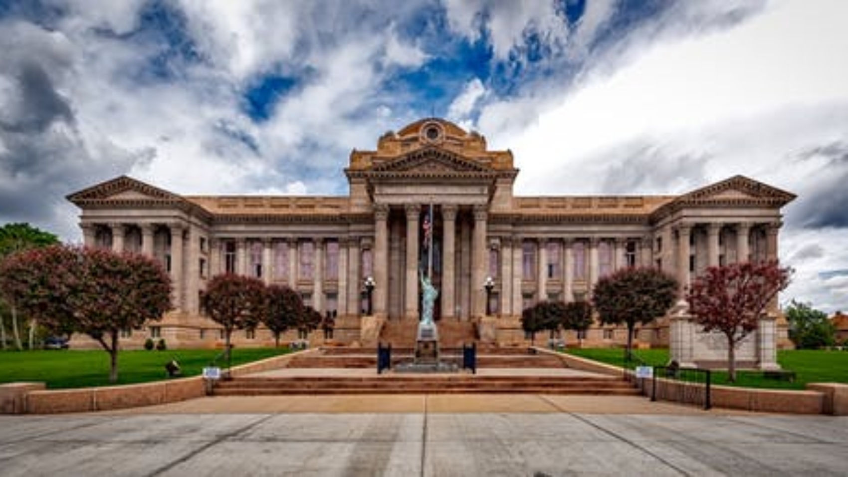 courthouse-steps